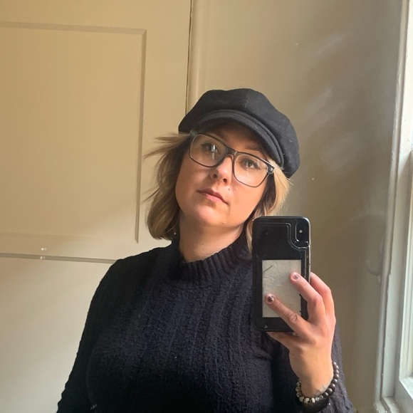 Meet your Posher, Laura - Picture 2 of 2